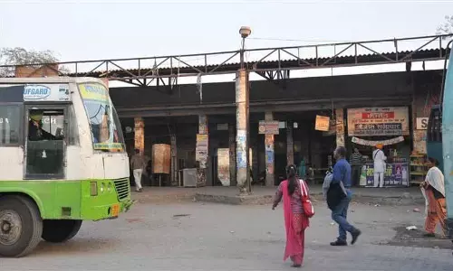 Nakodar बस स्टैंड पर 2 युवकों ने बंदूक की नोक पर बाइक छीनी Nakodar बस स्टैंड पर 2 युवकों ने बंदूक की नोक पर बाइक छीनी