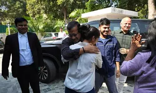 मैं भ्रष्ट नहीं हूं: Court के फैसले के बाद मीडिया के सामने रो पड़े अरविंद केजरीवाल - वीडियो