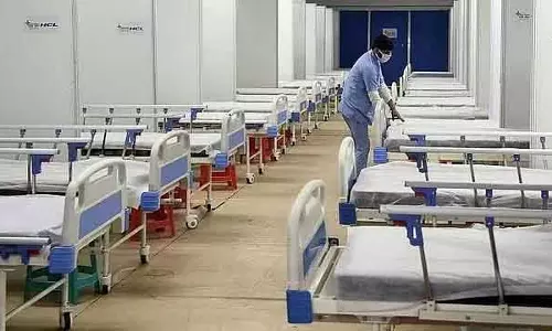 विभिन्न मांगों को पूरा करने की मांग: Healthcare कर्मचारी हड़ताल पर विभिन्न मांगों को पूरा करने की मांग: Healthcare कर्मचारी हड़ताल पर