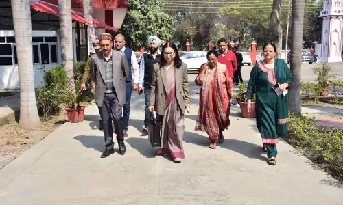 Panjab University VC ने होशियारपुर रीजनल सेंटर का दौरा कर एकेडमिक प्रोग्रेस का रिव्यू किया