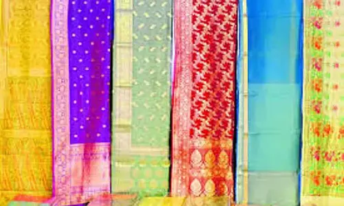 कर्मचारी विरोध: Silk साड़ी प्रोडक्शन में रुकावट कर्मचारी विरोध: Silk साड़ी प्रोडक्शन में रुकावट