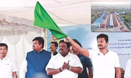 Udhayanidhi Stalin ने अपग्रेडेड सेंट्रल डिपो का शुभारंभ किया, 145 ई-बसों को हरी झंडी दिखाई Udhayanidhi Stalin ने अपग्रेडेड सेंट्रल डिपो का शुभारंभ किया, 145 ई-बसों को हरी झंडी दिखाई