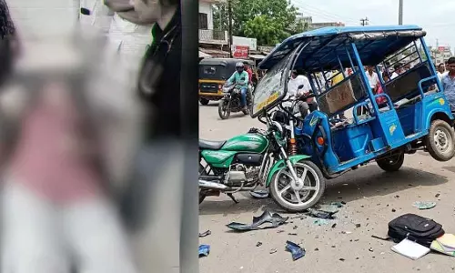 MP : छतरपुर में ई-रिक्शा पलटने से एग्जाम सेंटर जा रही 10वीं की स्टूडेंट की मौत MP : छतरपुर में ई-रिक्शा पलटने से एग्जाम सेंटर जा रही 10वीं की स्टूडेंट की मौत