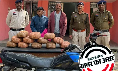 12 किलो गांजा के साथ दो गांजा तस्कर गिरफ्तार, बाइक जब्त 12 किलो गांजा के साथ दो गांजा तस्कर गिरफ्तार, बाइक जब्त