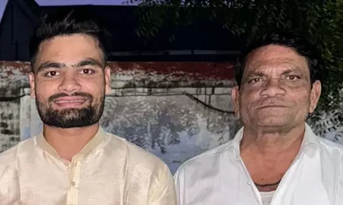 Rinku Singh के पिता खानचंद सिंह का लंबे समय तक लिवर कैंसर से जूझने के बाद निधन हो गया Rinku Singh के पिता खानचंद सिंह का लंबे समय तक लिवर कैंसर से जूझने के बाद निधन हो गया