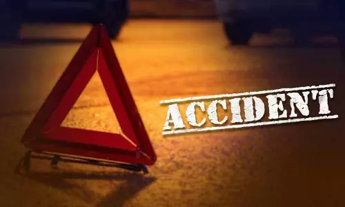 Ganjam में बोरवेल वाहन पलटने से 2 की मौत, 5 घायल Ganjam में बोरवेल वाहन पलटने से 2 की मौत, 5 घायल