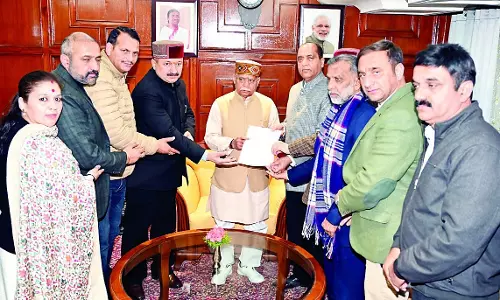 राज्यपाल से हिमाचल पुलिस की शिकायत, राजभवन पहुंची भाजपा
