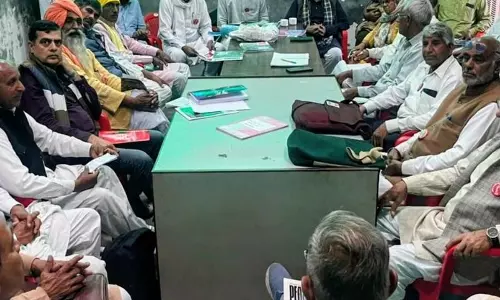 Haryana : किसान सभा ने हिसार में ‘किसान विरोधी’ व्यापार समझौते पर बैठक की Haryana : किसान सभा ने हिसार में ‘किसान विरोधी’ व्यापार समझौते पर बैठक की