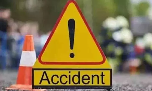 AP के नंदयाल जिले में शुक्रवार दोपहर को एक गंभीर सड़क दुर्घटना हुई