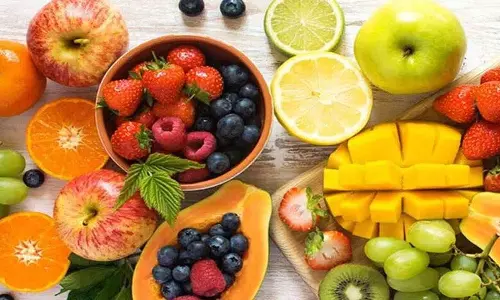 Vitamin C वाले फल रोज़ खाएं और सेहत को कई शानदार फ़ायदे मिलेंगे