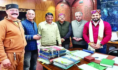 कुल्लू शहर को डराने लगी गाडिय़ां
