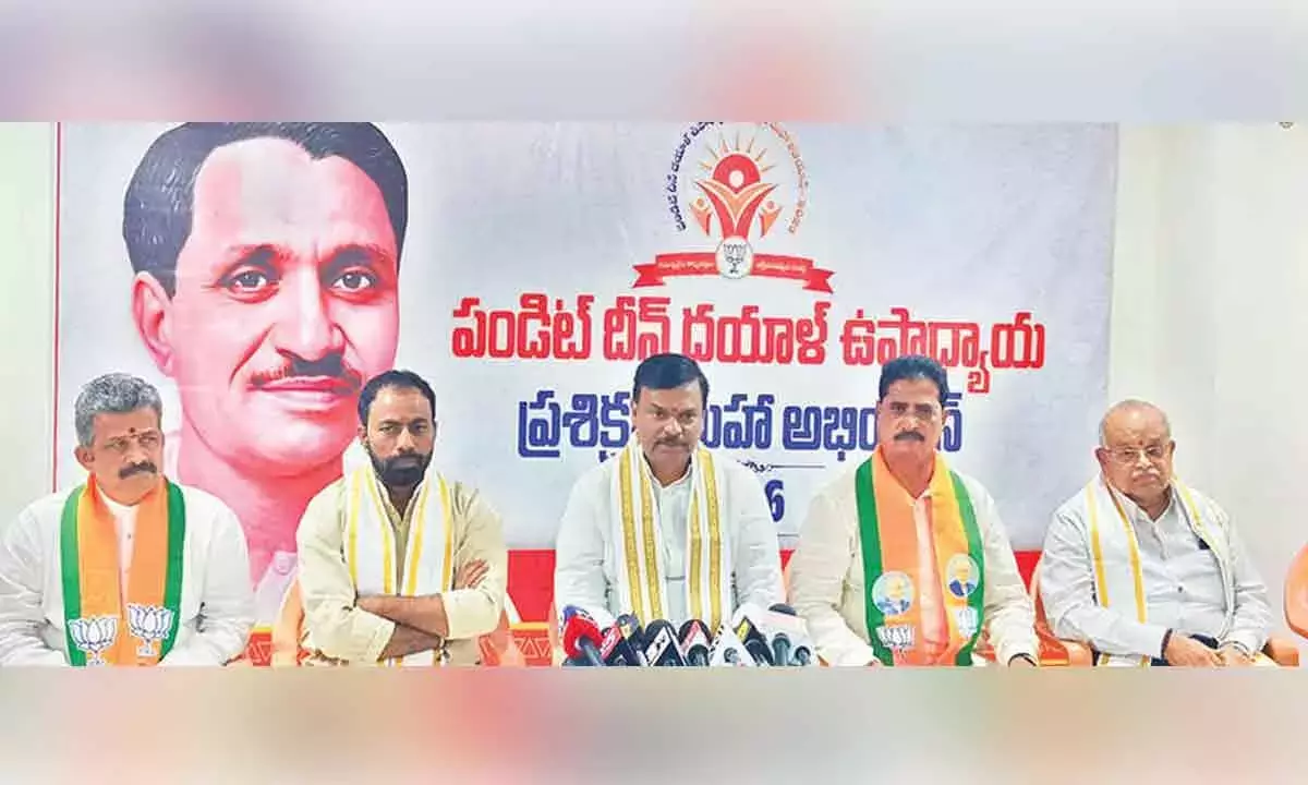 Andhra: भाजपा ने शराब घोटाले के आरोपियों पर कार्रवाई की मांग की Andhra: भाजपा ने शराब घोटाले के आरोपियों पर कार्रवाई की मांग की
