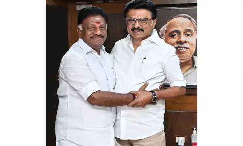 Stalin ने पन्नीरसेल्वम का ‘प्रिय भाई’ कहकर स्वागत किया