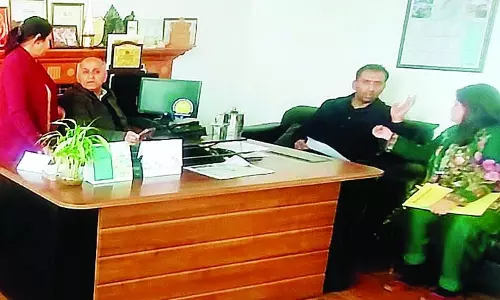 बजट का विरोध करने वाले भाजपा पार्षदों पर मेयर सख्त