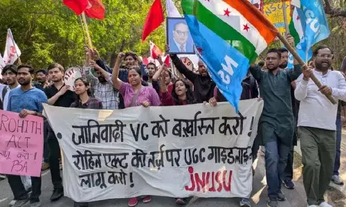 JNU स्टूडेंट्स का प्रोटेस्ट हिंसक हुआ.. 14 अरेस्ट.. भारी फोर्स तैनात JNU स्टूडेंट्स का प्रोटेस्ट हिंसक हुआ.. 14 अरेस्ट.. भारी फोर्स तैनात