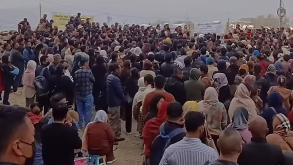Nagaland : 2293 मुख्यधारा के शिक्षकों ने सैलरी बजट मद को लेकर अनिश्चितकालीन विरोध प्रदर्शन Nagaland : 2293 मुख्यधारा के शिक्षकों ने सैलरी बजट मद को लेकर अनिश्चितकालीन विरोध प्रदर्शन