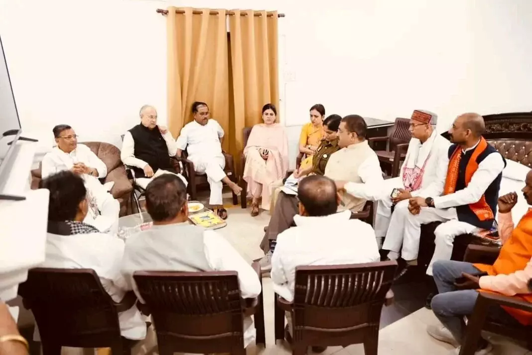 Farrukhabad: अनुपम दुबे के भाई को लेकर सियासी विवाद Farrukhabad: अनुपम दुबे के भाई को लेकर सियासी विवाद