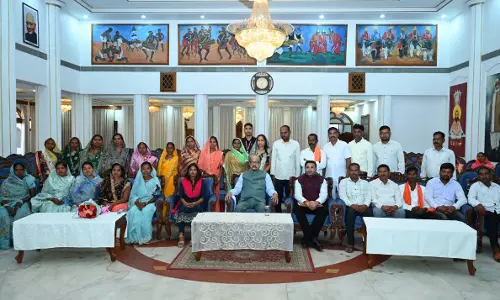 राज्यपाल के गोद ग्राम पंचायत बिजली के ग्रामीणों ने किया लोकभवन का भ्रमण