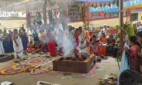 Panchamukhi अंजनेय मूर्ति की स्थापना: भक्तों की भीड़ Panchamukhi अंजनेय मूर्ति की स्थापना: भक्तों की भीड़