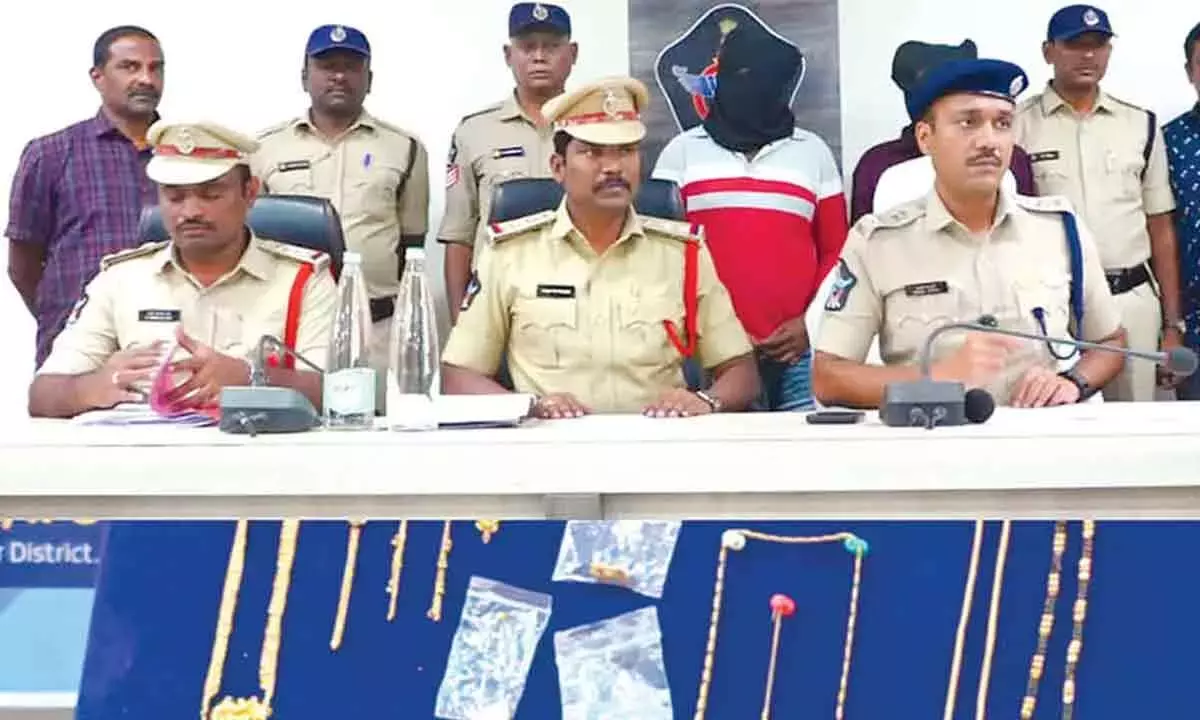 Andhra: दो गिरफ्तार, 38 लाख रुपये की संपत्ति बरामद
