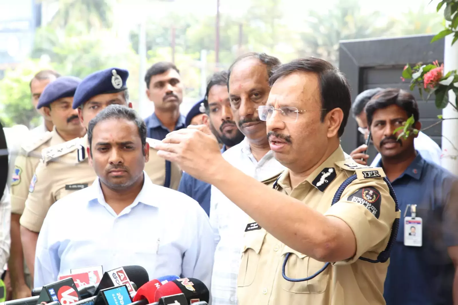 Hyderabad में ट्रैफिक जाम कम करने के लिए एच-सिटी प्रोजेक्ट का काम तेज़ किया गया Hyderabad में ट्रैफिक जाम कम करने के लिए एच-सिटी प्रोजेक्ट का काम तेज़ किया गया