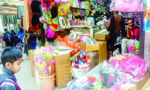 भगवान शिव के त्रिशूल-हनुमान की गदा से बरसेगा गुलाल