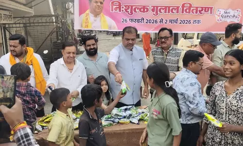 सिंधी काउंसिल का निःशुल्क गुलाल वितरण पुराना राजेंद्र नगर में वितरण