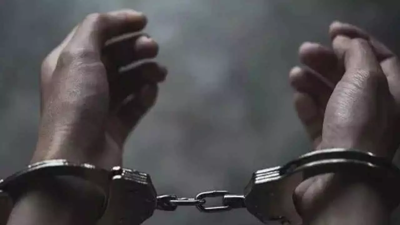 Telangana: अवैध रूप से रहने के आरोप में 10 बांग्लादेशी और एक नाइजीरियाई गिरफ्तार Telangana: अवैध रूप से रहने के आरोप में 10 बांग्लादेशी और एक नाइजीरियाई गिरफ्तार