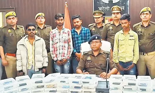 Bareilly: मोबाइल चोरी कर ठगी करने वाले अंतरराज्यीय गैंग का भंडाफोड़ Bareilly: मोबाइल चोरी कर ठगी करने वाले अंतरराज्यीय गैंग का भंडाफोड़