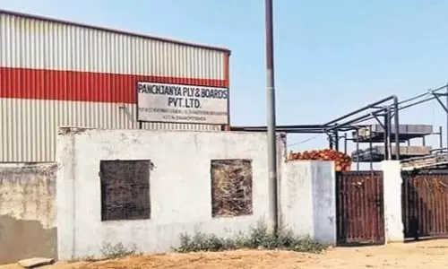 Bareilly: प्लाईवुड फैक्ट्री पर CGST का छापा