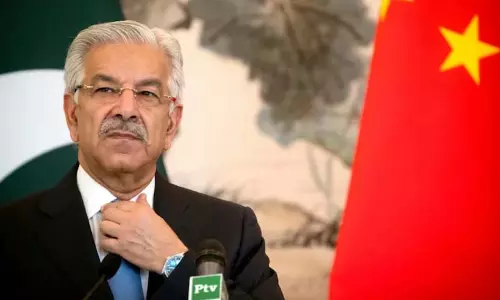Khawaja Asif का दावा, तालिबान अफगान सीमा पर भारत के प्रॉक्सी के तौर पर काम करता Khawaja Asif का दावा, तालिबान अफगान सीमा पर भारत के प्रॉक्सी के तौर पर काम करता