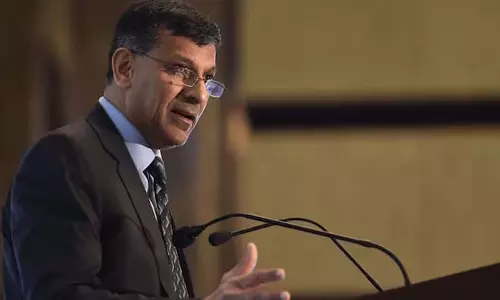 रघुराम राजन ने कहा कि AI भारत के सर्विस सेक्टर को बाधित करेगा, पटरी से नहीं उतारेगा रघुराम राजन ने कहा कि AI भारत के सर्विस सेक्टर को बाधित करेगा, पटरी से नहीं उतारेगा