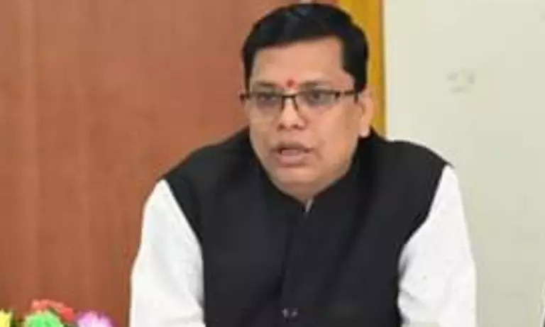 Tripura के मंत्री टिंकू रॉय ने दिल्ली में रेप पीड़िता से मुलाकात की