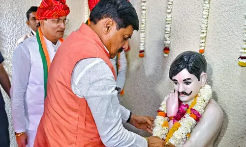 CM यादव ने चंद्र शेखर आजाद की 95वीं पुण्यतिथि पर उनके जन्मस्थान अलीराजपुर में उन्हें श्रद्धांजलि अर्पित की CM यादव ने चंद्र शेखर आजाद की 95वीं पुण्यतिथि पर उनके जन्मस्थान अलीराजपुर में उन्हें श्रद्धांजलि अर्पित की