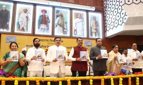 CM देवेंद्र फडणवीस ने मराठी को ज्ञान की भाषा के तौर पर बढ़ावा देने की अपील की CM देवेंद्र फडणवीस ने मराठी को ज्ञान की भाषा के तौर पर बढ़ावा देने की अपील की
