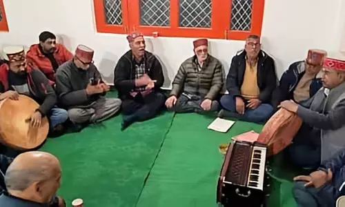 Kullu का बैरागी समुदाय 350 साल पुरानी होली परंपरा को जीवित रखे हुए है Kullu का बैरागी समुदाय 350 साल पुरानी होली परंपरा को जीवित रखे हुए है