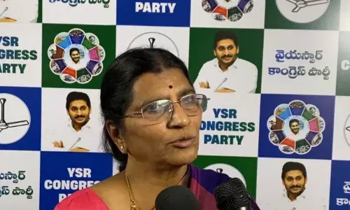 YSRCP की लक्ष्मी पार्वती ने चंद्रबाबू नायडू पर आदतन धोखेबाज होने का आरोप लगाया