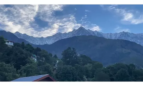 Covid के बाद से हिमाचल प्रदेश के कांगड़ा में विदेशी और घरेलू पर्यटकों की संख्या सबसे अधिक रही Covid के बाद से हिमाचल प्रदेश के कांगड़ा में विदेशी और घरेलू पर्यटकों की संख्या सबसे अधिक रही