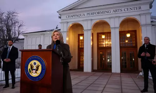 Hillary Clinton ने सदन में गवाही के दौरान एपस्टीन के अपराधों के बारे में जानकारी होने से इनकार किया Hillary Clinton ने सदन में गवाही के दौरान एपस्टीन के अपराधों के बारे में जानकारी होने से इनकार किया