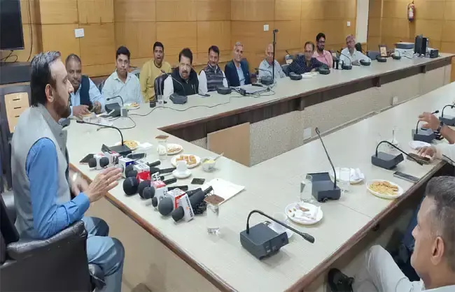 Narnaul: सड़कों के चौड़ीकरण के लिए सरकार से मांग Narnaul: सड़कों के चौड़ीकरण के लिए सरकार से मांग