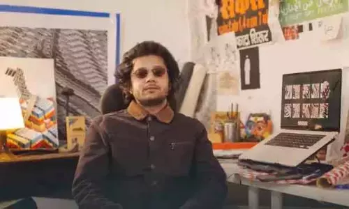 Siddharth Gohil ने हैदराबाद में एलायंस फ्रांसेज़ की दीवार पर म्यूरल बनाई