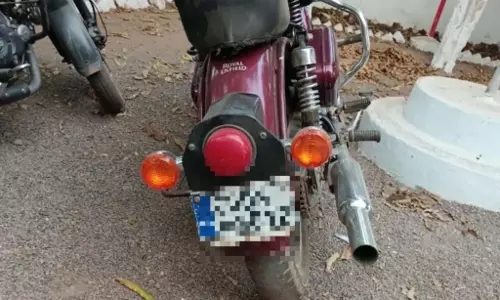 नाबालिक ने मॉडिफाइड साइलेंसर लगी बुलेट चलाया, कोर्ट ने 14 हजार का जुर्माना लगाया नाबालिक ने मॉडिफाइड साइलेंसर लगी बुलेट चलाया, कोर्ट ने 14 हजार का जुर्माना लगाया