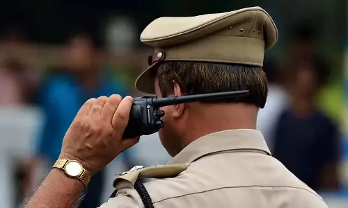 बाहरी लोगों की चैट, नशे की लत! प्रिंसिपल ने SP को चिट्ठी लिखकर सुरक्षा मांगी बाहरी लोगों की चैट, नशे की लत! प्रिंसिपल ने SP को चिट्ठी लिखकर सुरक्षा मांगी