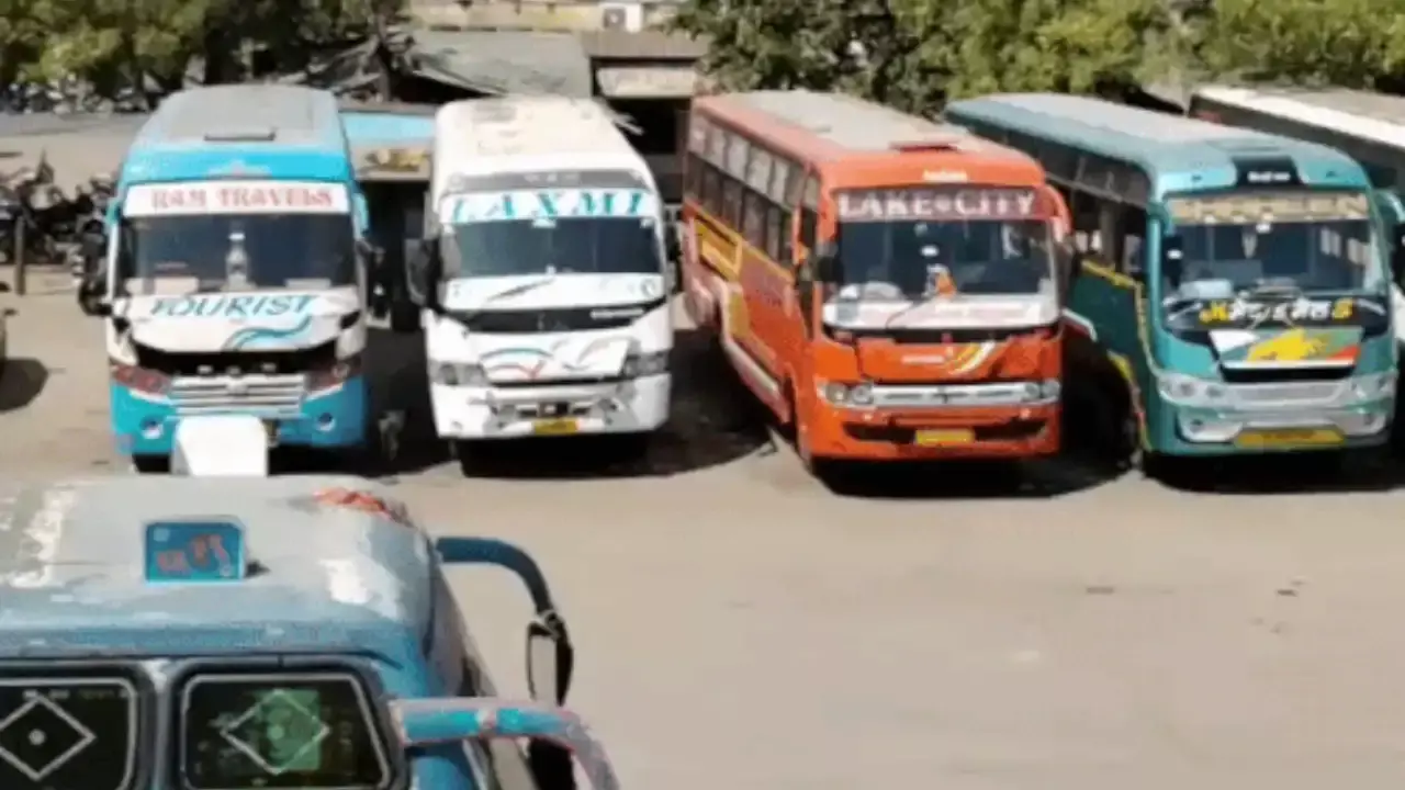 Jodhpur: हड़ताल खत्म होते ही सड़कों पर लौटीं निजी बसें Jodhpur: हड़ताल खत्म होते ही सड़कों पर लौटीं निजी बसें