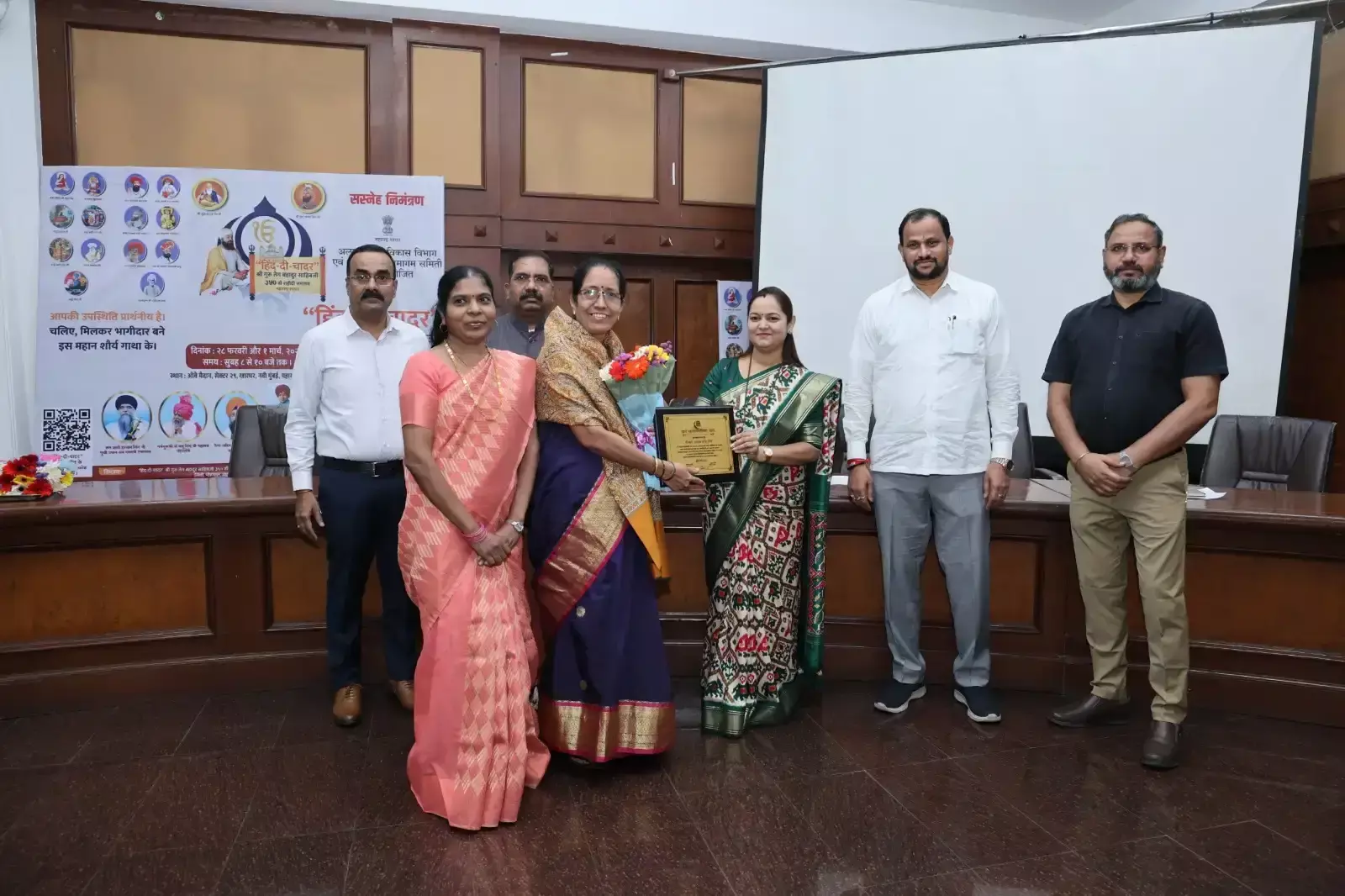 Mumbai: ठाणे मेयर ने मनपा के सेवानिवृत्त कर्मचारियों को किया सम्मानित Mumbai: ठाणे मेयर ने मनपा के सेवानिवृत्त कर्मचारियों को किया सम्मानित