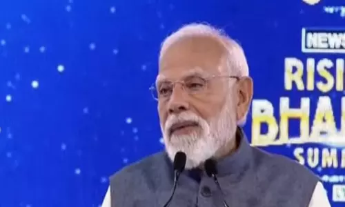 PM मोदी ने एआई शिखर सम्मेलन में आईवाईसी के “शर्टलेस विरोध” को लेकर कांग्रेस पर निशाना साधा PM मोदी ने एआई शिखर सम्मेलन में आईवाईसी के “शर्टलेस विरोध” को लेकर कांग्रेस पर निशाना साधा