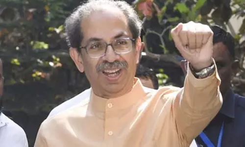 उद्धव ठाकरे ने हिंदी भाषा को अनिवार्य करने के विवाद पर CM फडणवीस पर पलटवार किया उद्धव ठाकरे ने हिंदी भाषा को अनिवार्य करने के विवाद पर CM फडणवीस पर पलटवार किया