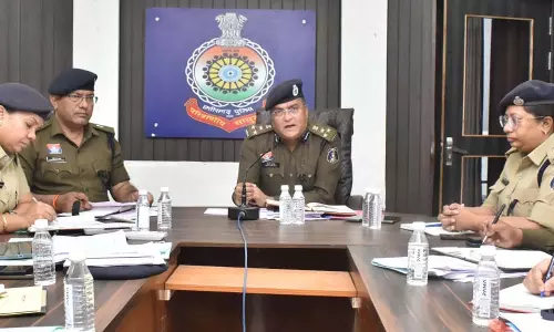 दुर्ग पुलिस अलर्ट: एसएसपी विजय अग्रवाल ने ली उच्च स्तरीय बैठक दुर्ग पुलिस अलर्ट: एसएसपी विजय अग्रवाल ने ली उच्च स्तरीय बैठक
