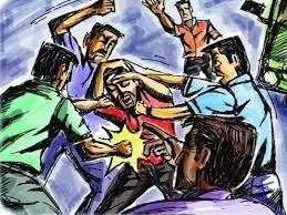 Kanpur: शराब न देने पर मारपीट, एक की मौत , सेल्समैन घायल Kanpur: शराब न देने पर मारपीट, एक की मौत , सेल्समैन घायल