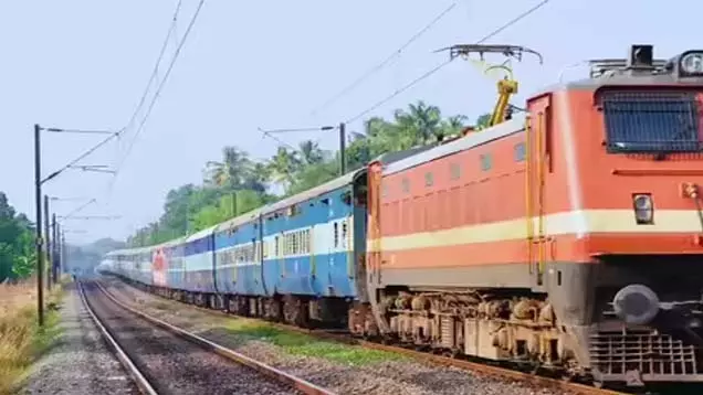 रेलवे ने यात्री हित में 10 और होली स्पेशल ट्रेनें चलाने का लिया निर्णय रेलवे ने यात्री हित में 10 और होली स्पेशल ट्रेनें चलाने का लिया निर्णय